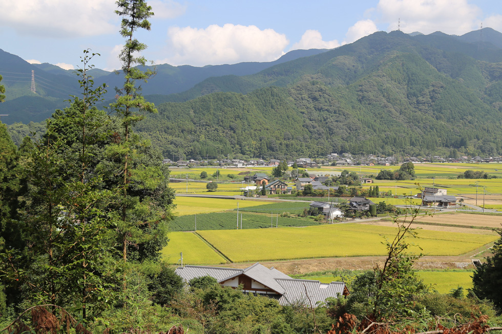 03－デッキからの眺めを楽しむ小高い丘に建つ家－福岡県朝倉市日向石_2048-980.jpg